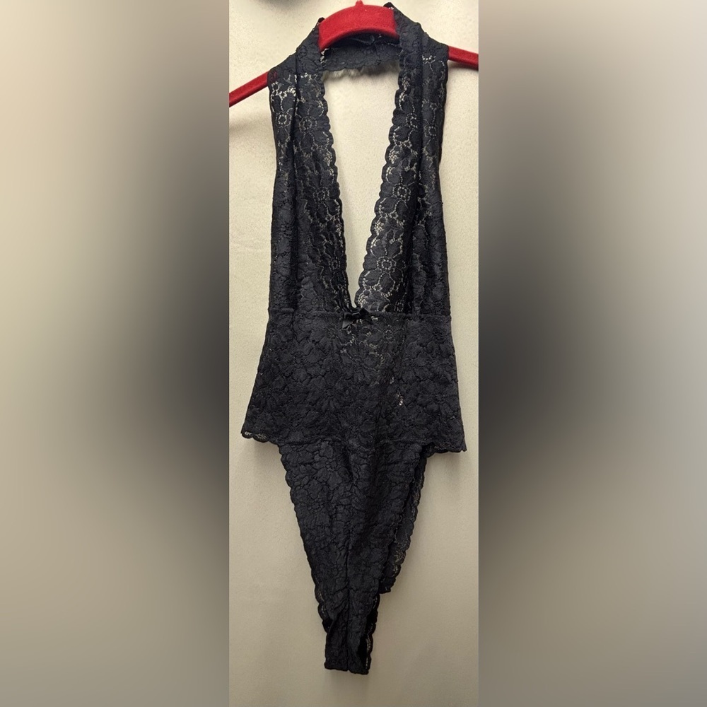 Victoria’s Secret Black  Lace Plunge V Neck Teddy Halter Strap Size Medium